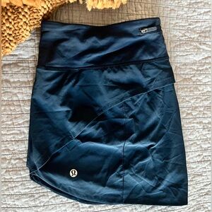 Lululemon Speed Up Shorts 2” inseam Mid-Rise Size 12 Navy Blue
